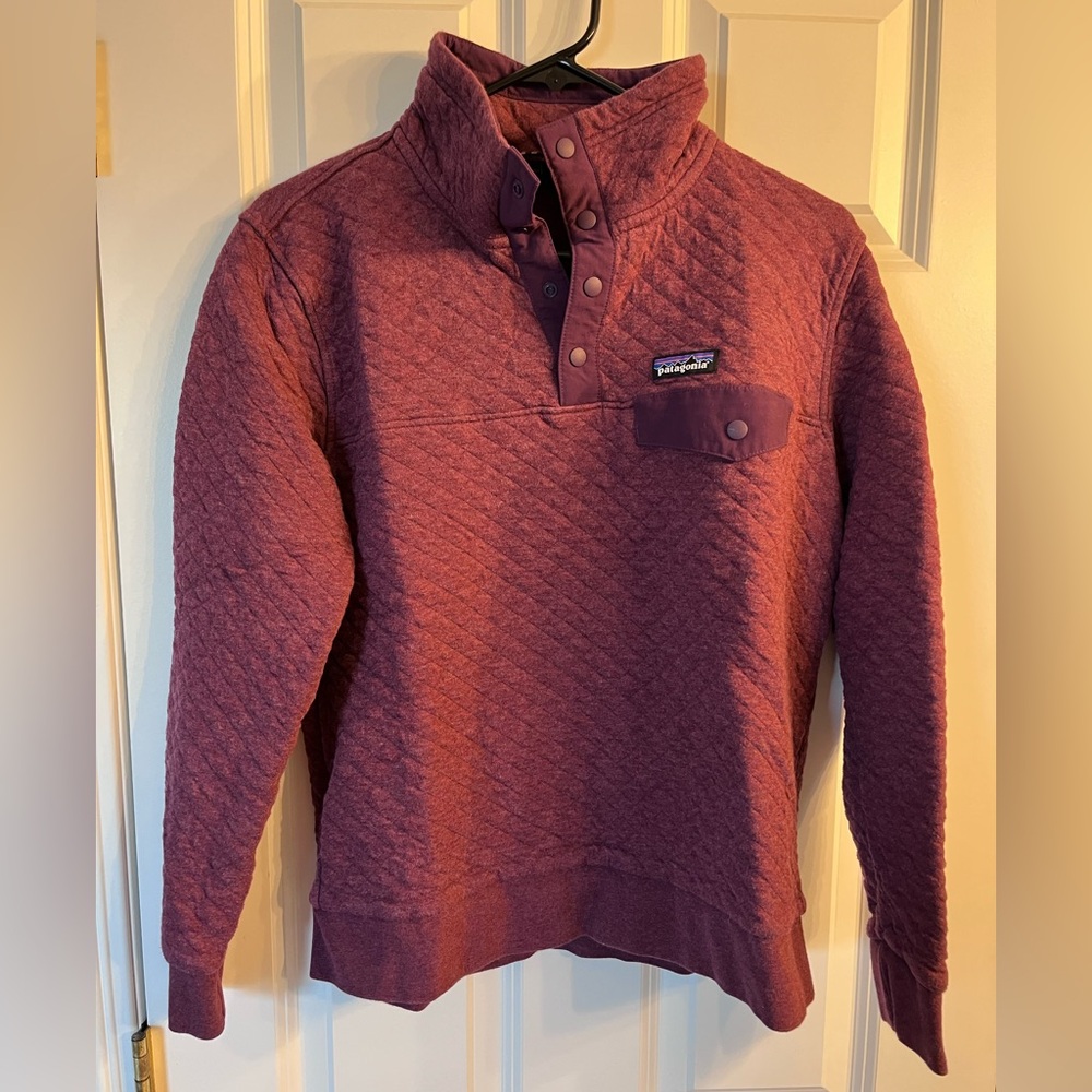Women’s Patagonia quilted pullover, maroon, size M